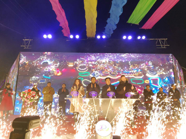 张靓颖、维塔斯献声哈尔滨万达冰灯大世界