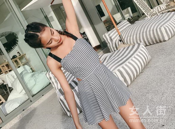 冬季享受温泉，最美的泳衣配最美的你