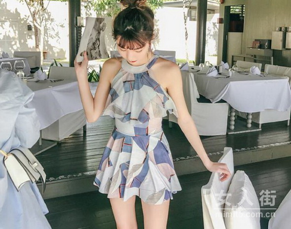 冬季享受温泉，最美的泳衣配最美的你