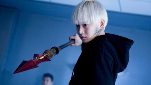 彭昱畅白发造型归来 热血奇幻剧《器灵2》首播