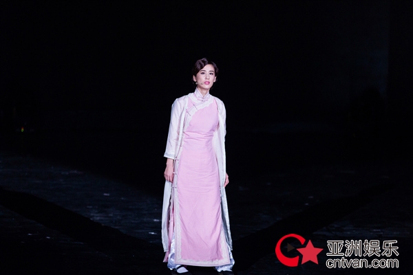 秦岚不满安排欲罢演 黄圣依柳岩《喜剧总动员》同台竞演