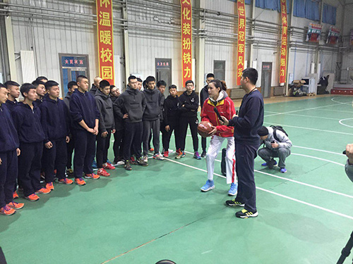 奥运冠军助力铁力打造冰雪名城