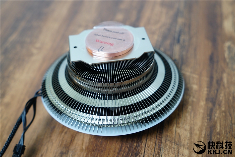 UFO造型+无热管设计！酷冷至尊G100M散热器评测