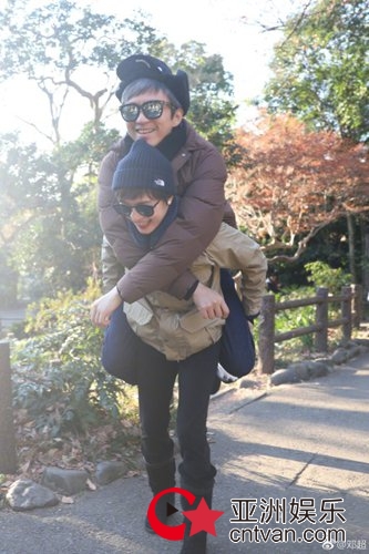 孙俪背邓超另类撒狗粮&nbsp;网友调侃：超哥胆肥了？