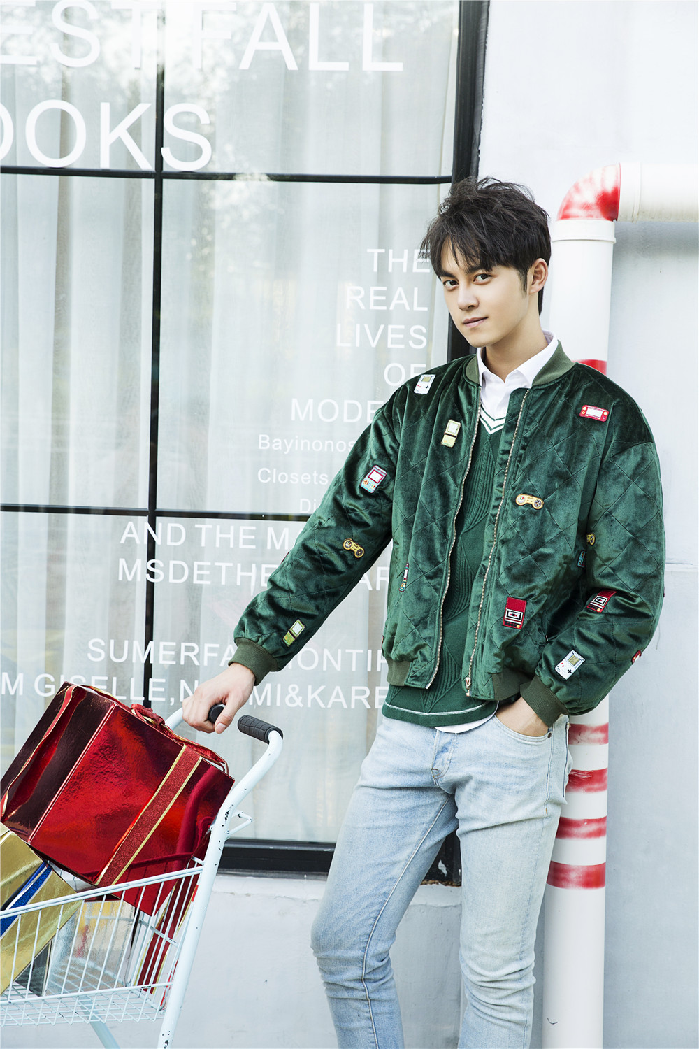 谢彬彬圣诞写真今日曝光&nbsp;长腿美少年施展青春活力