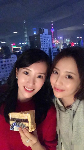 李念探班佟丽娅&nbsp;原来两位女神竟然是闺蜜！