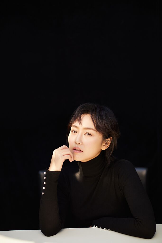 王思思写真大片曝光 气质优雅尽展高贵魅力