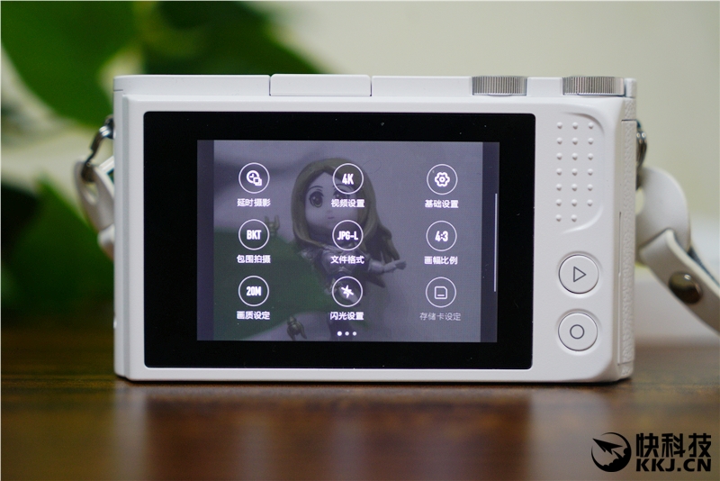 比肩索尼微单！小蚁微单初雪版评测：纯白如雪