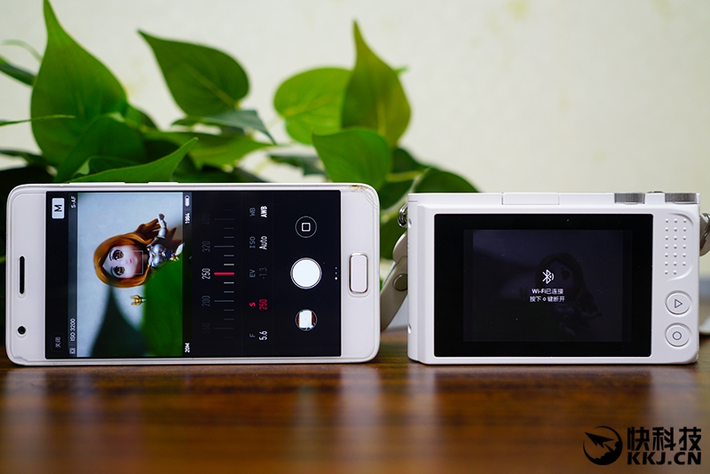 比肩索尼微单！小蚁微单初雪版评测：纯白如雪