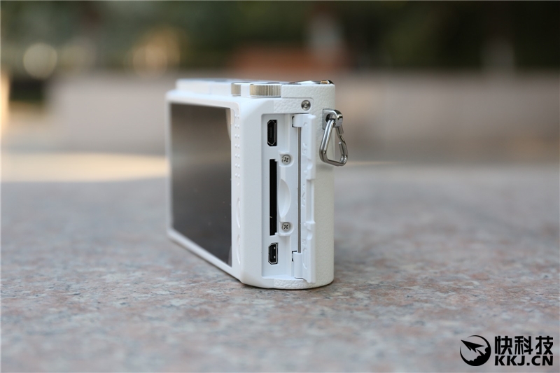 比肩索尼微单！小蚁微单初雪版评测：纯白如雪