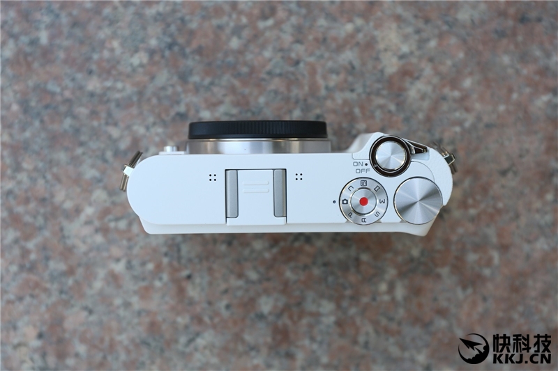 比肩索尼微单！小蚁微单初雪版评测：纯白如雪