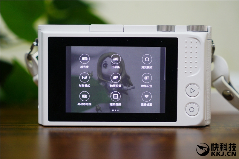 比肩索尼微单！小蚁微单初雪版评测：纯白如雪