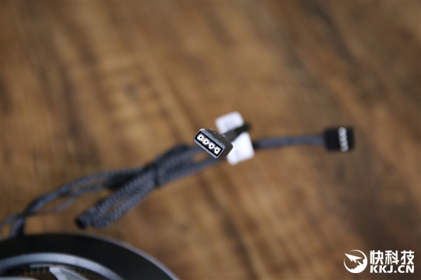 UFO造型 酷冷至尊G100M散热器开箱图赏：酷炫RGB