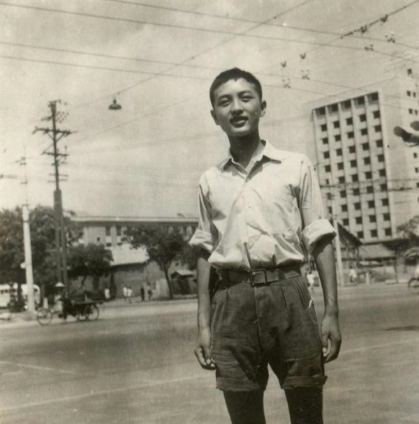 18岁青春照刷爆朋友圈:来看看科技大佬年轻的样子