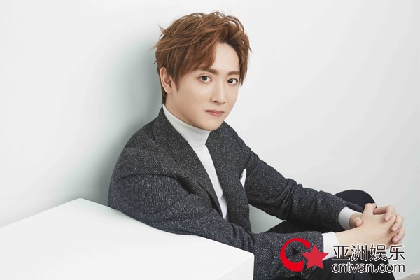 于斌最新冬日写真曝光&nbsp;帅气冷峻尽显时尚魅力