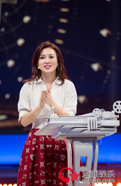 陶玉玲、孔维、辛芷蕾助阵《环球影迷大会》 竞技赛场秒变秀恩爱大会