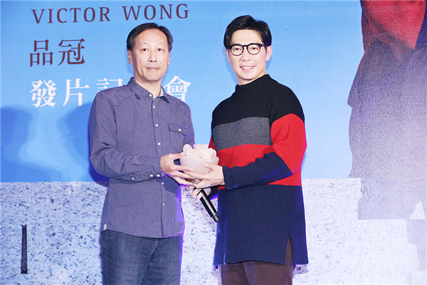 品冠新专辑台湾发布会&nbsp;梁静茹现场助阵送“送子鸟”