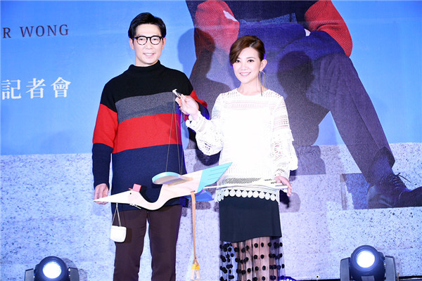 品冠新专辑台湾发布会&nbsp;梁静茹现场助阵送“送子鸟”