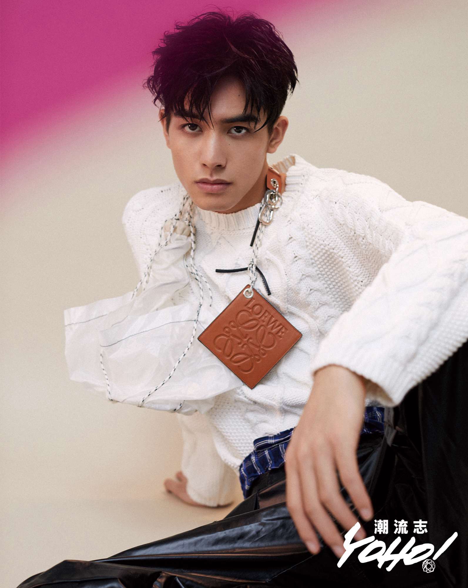 宋威龙再登开年封&nbsp;诠释不一样的“格纹时尚”