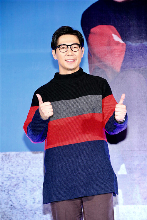 品冠新专辑台湾发布会&nbsp;梁静茹现场助阵送“送子鸟”