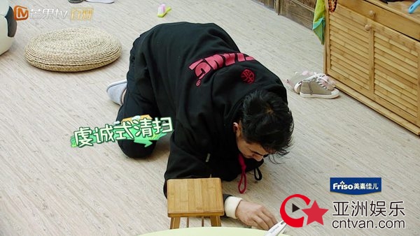 《萌仔萌萌宅》降“天灾” 萌娃打破水银吓傻袁弘