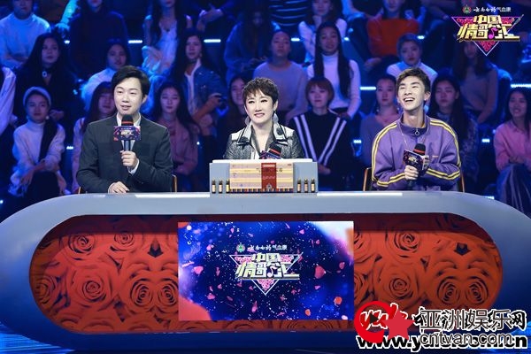 弹唱女歌手成方圆现身《中国情歌汇》，上演情歌年代秀