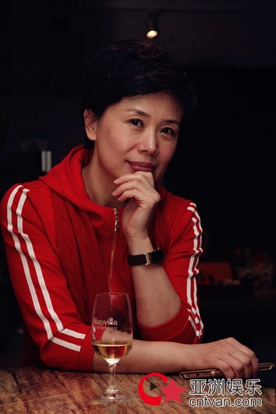 江珊回归话剧舞台 借《守岁》传达家的温暖