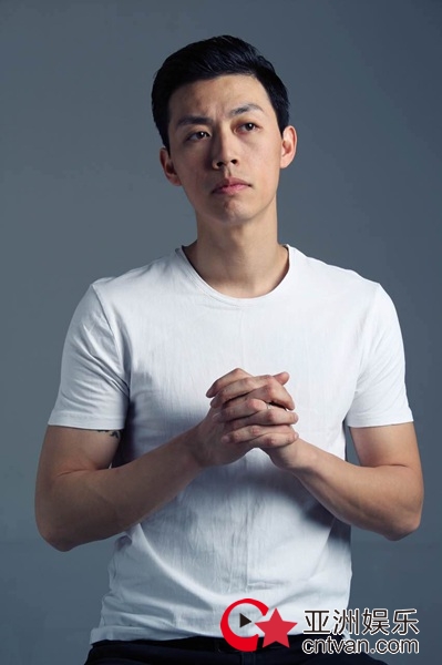 江珊回归话剧舞台 借《守岁》传达家的温暖