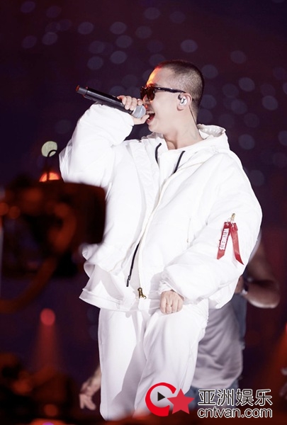 嘻哈鬼才GAI&邓紫棋&nbsp;江苏跨年晚会热力开唱