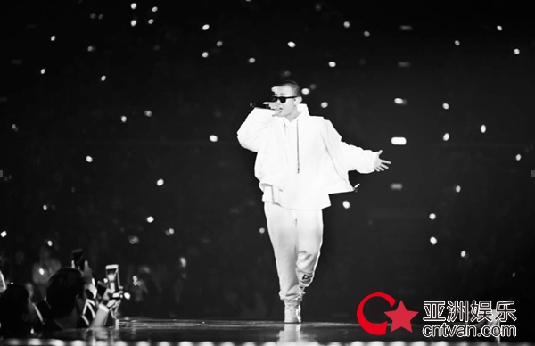 嘻哈鬼才GAI&邓紫棋&nbsp;江苏跨年晚会热力开唱