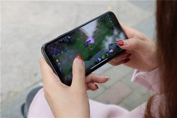 00后CEO：我拿上百万投资 你们还在拿死工资打《王者荣耀》