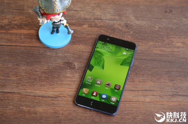 华为P11渲染图曝光：刘海屏设计&nbsp;屏占逆天