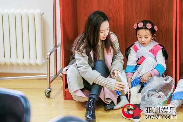 《让世界听见》暖心收官 曾娇、汪峰用音乐点亮孩子们的光明未来