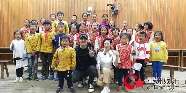 《让世界听见》暖心收官 曾娇、汪峰用音乐点亮孩子们的光明未来