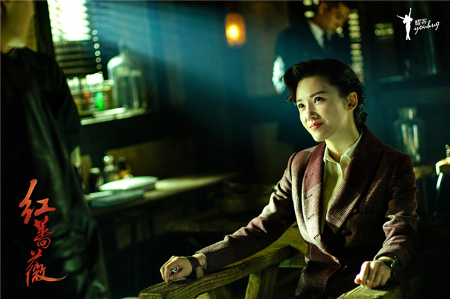 《红蔷薇》杨子姗陈晓重逢热吻 用生命拍戏溺水险窒息