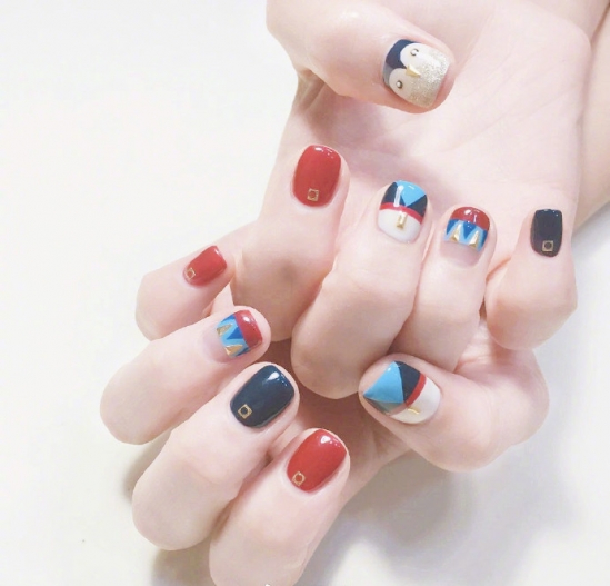 2018新款式，红色美甲最受欢迎
