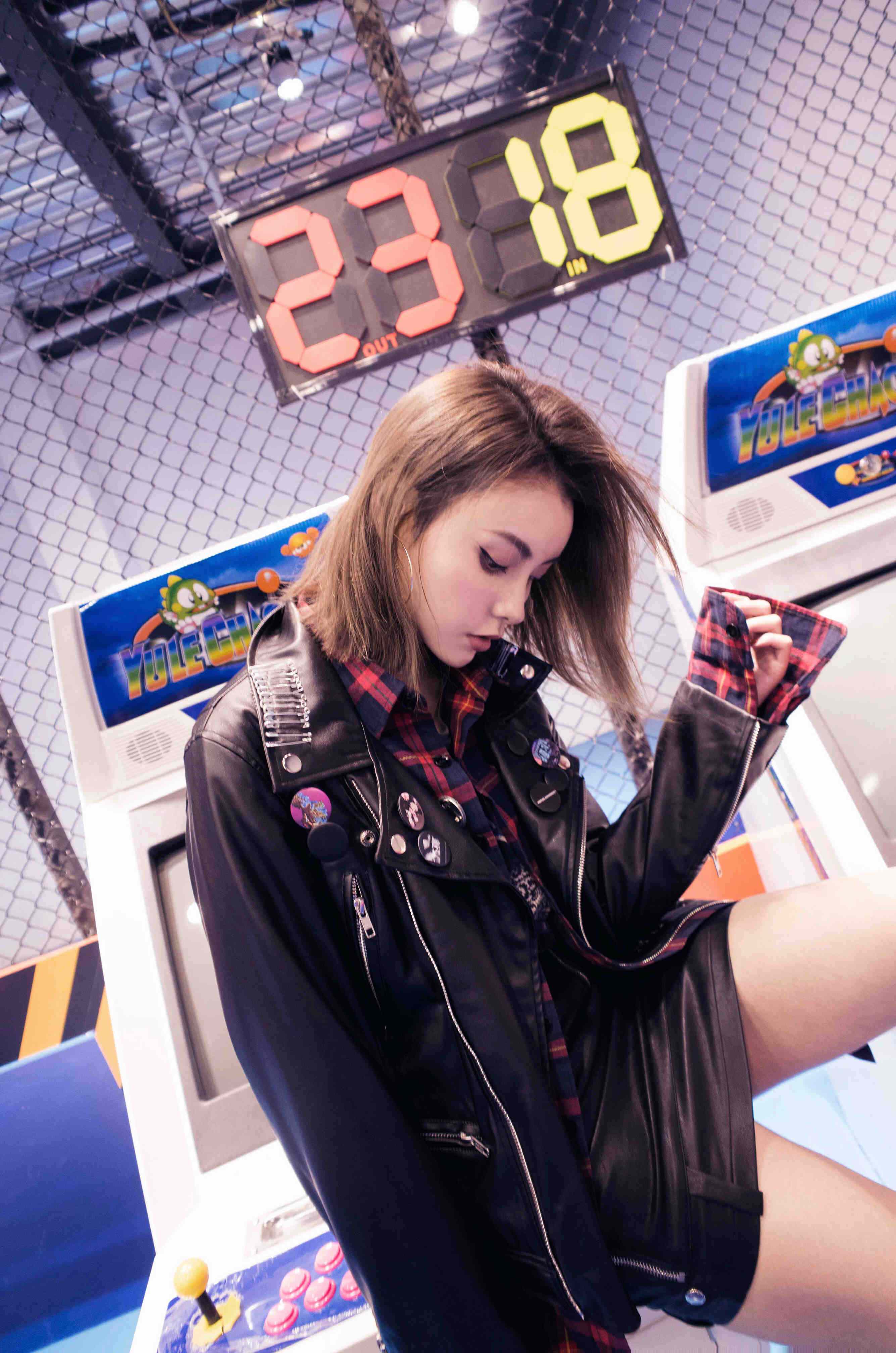 赵宇彤叛逆酷女孩时代 机车风格完美驾驭！