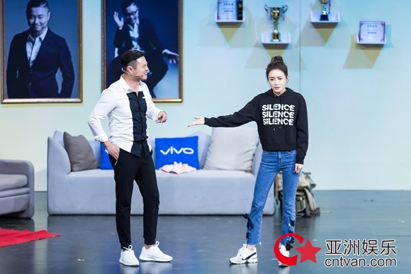 魏大勋蛤蟆舞笑翻全场 追梦演艺路直通《喜总2》决赛