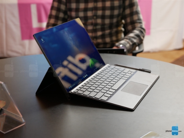 骁龙835笔记本联想Miix 630上手:20小时续航给力
