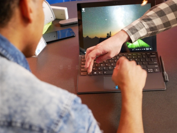 骁龙835笔记本联想Miix 630上手:20小时续航给力