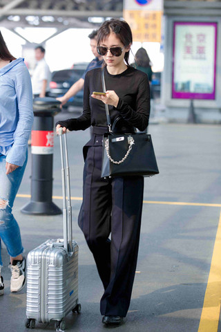 这么搭配显高又时髦 王子文亲身示范小个子穿搭技巧