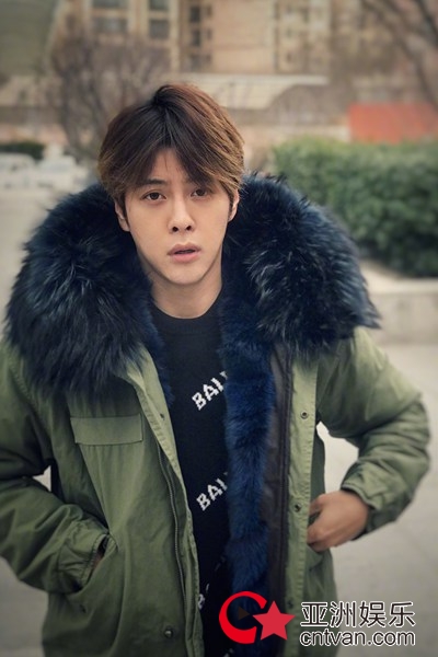 徐海乔冬季时尚穿搭 时髦又保暖的穿衣方式你get到了吗？