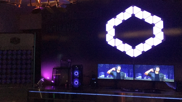 酷冷至尊MasterPlus+打造灯光秀：PC画面同步房间色彩