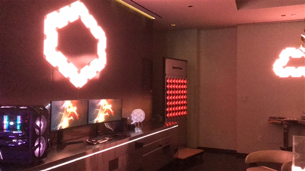 酷冷至尊MasterPlus+打造灯光秀：PC画面同步房间色彩