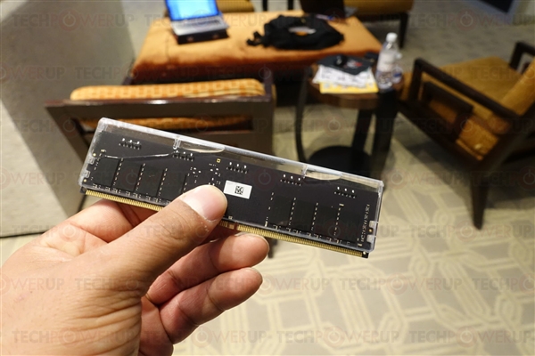 厉害了！威刚新款Project Jellyfish内存曝光：油冷散热