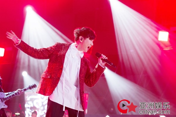 《梦想的声音2》林俊杰喂粉丝吃鸡腿撩粉十级&nbsp;欧阳娜娜梦想舞台首秀谈演技