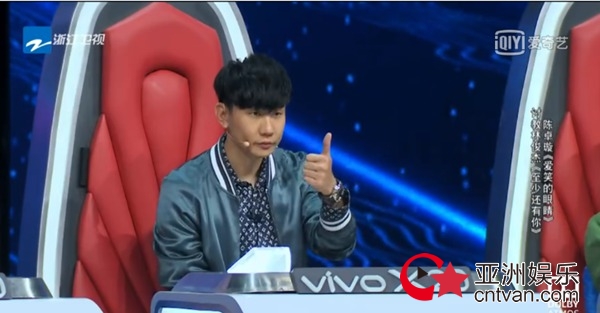 《梦想的声音2》林俊杰喂粉丝吃鸡腿撩粉十级&nbsp;欧阳娜娜梦想舞台首秀谈演技