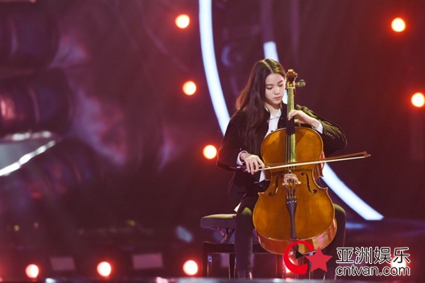 《梦想的声音2》林俊杰喂粉丝吃鸡腿撩粉十级&nbsp;欧阳娜娜梦想舞台首秀谈演技