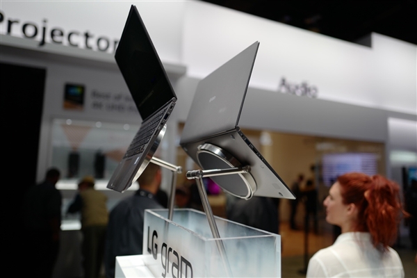 LG&nbsp;gram轻薄笔记本全新首发：965克能跑一整天！