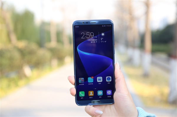 荣耀V10卖疯了：仅1个月销量突破100万台